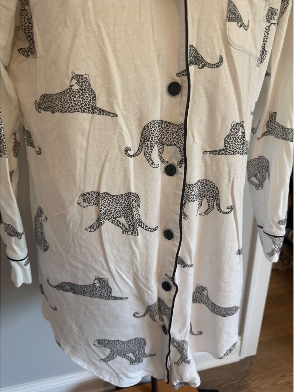 Petite Plume Women's Small White Cotton Leopard Print Pajama Shirt - Picture 3 of 10